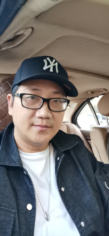 拥抱幸福的第一张照片--上杭婚介网